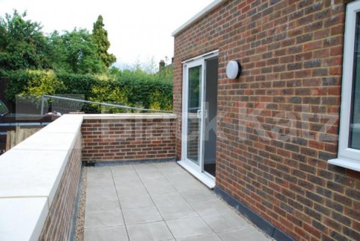 			3 Bedroom, 1 bath, 1 reception Apartment			 Round Hill, Forest Hill
